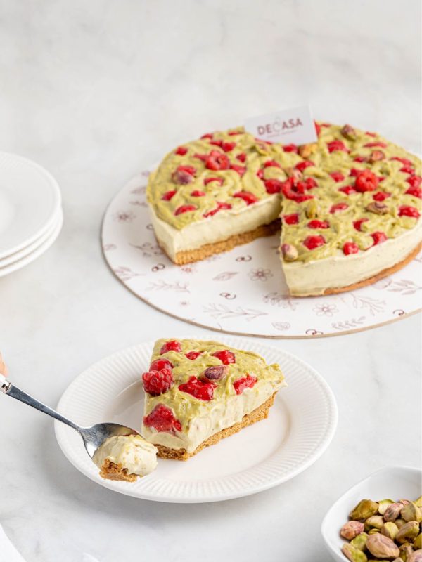 Cheesecake frío de pistachos y frambuesas
